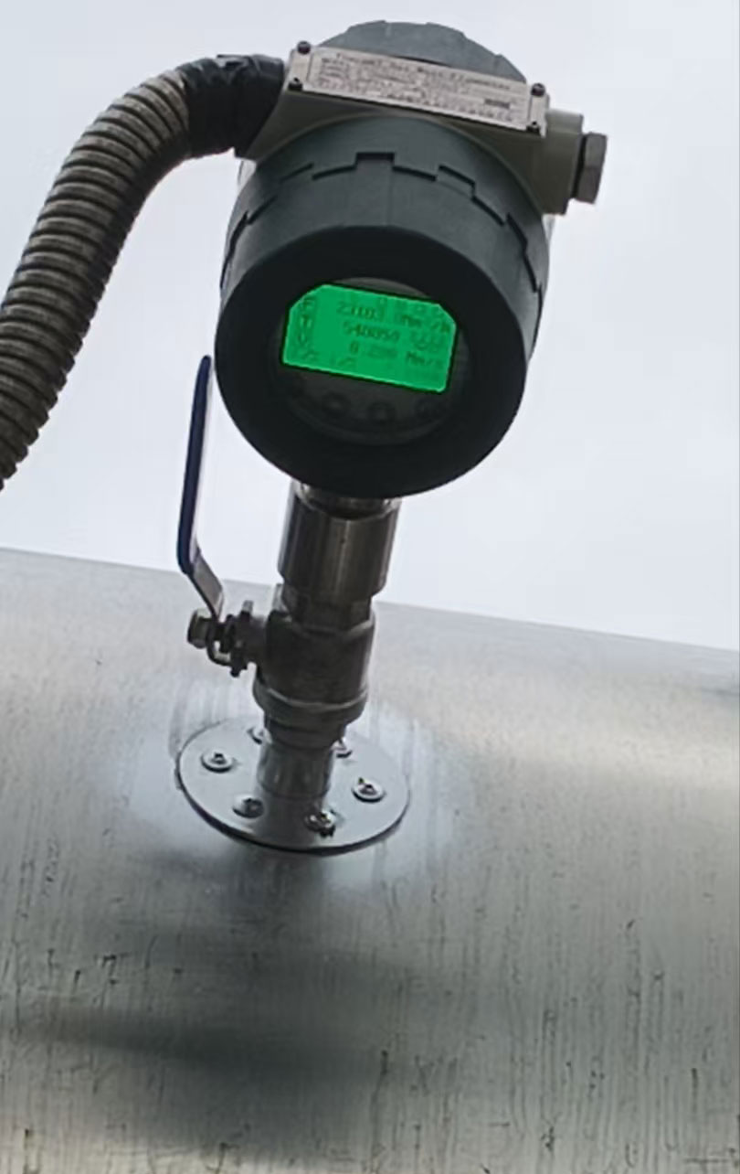 Insertion thermal mass flow meter on large NG pipeline Insertion thermal mass flow meter on large NG pipeline