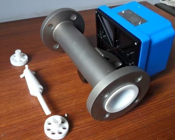Metal tube flow meter with teflon liner and teflon float
